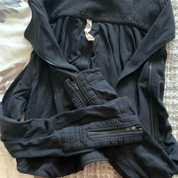 Lululemon jacket size 12. Fits small. - Picture 2 of 2
